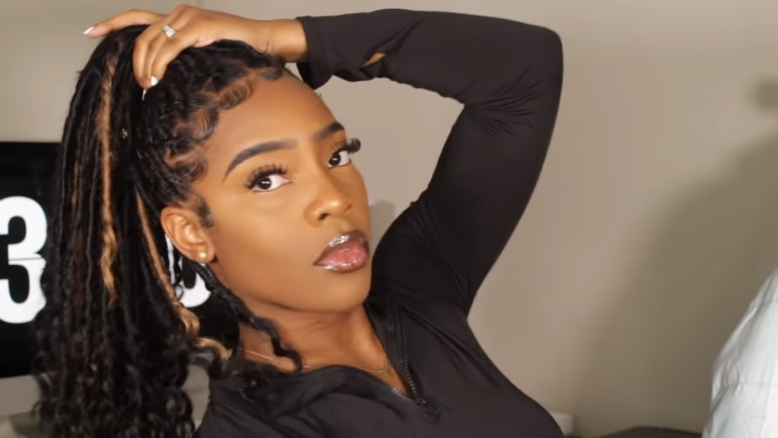 5 Simple And Quick Ways To Style Your Crochet Faux Locs
